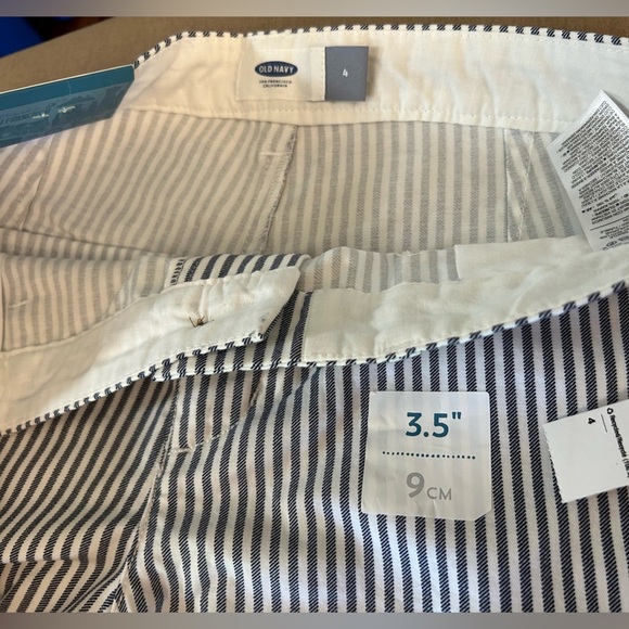 Old Navy flat front Railroad Stripe Shorts w/front pockets NWT. Sz-4. E11 - Picture 7 of 10